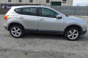 Quasquai con gancio di traino amovibile