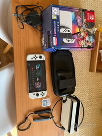 Nintendo Switch OLED Bianca + Mario Kart 8 Deluxe