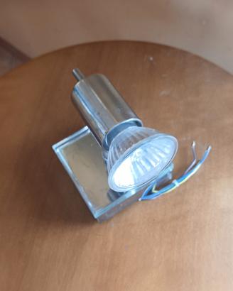 faretto in acciaio con lampadina 