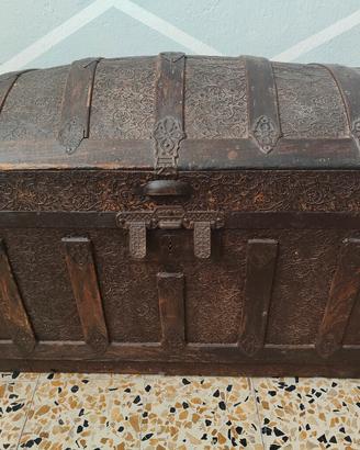 Baule antico restaurato