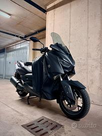 Yamaha XMax 300 con accessori