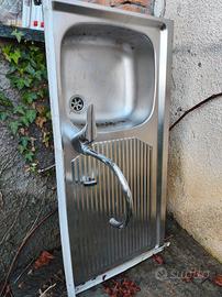 lavandino in acciaio per cucina