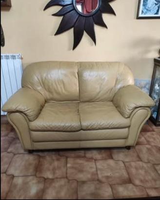 Divani in pele gialla