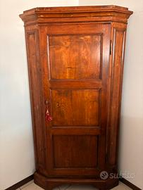 Mobile stile primi novecento ad angolo