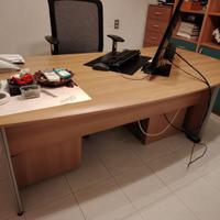 Ampia Scrivania Professionale ad Angolo