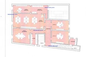 Ampio ufficio ristrutturato al primo piano