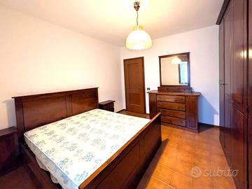 Camera da letto completa in NOCE MASSELLO