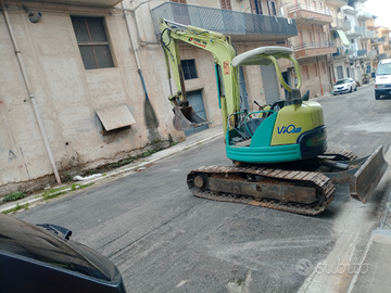 Escavatore gingolato usato