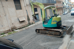 Escavatore gingolato usato