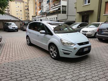 Ford S-Max Titanium