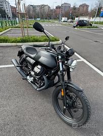 Moto Guzzi V7 Stone (edizione centenario)
