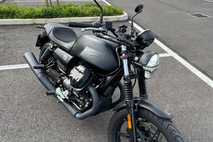 Moto Guzzi V7 Stone (edizione centenario)