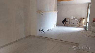 Privato vende casa con ingresso indipendente 
