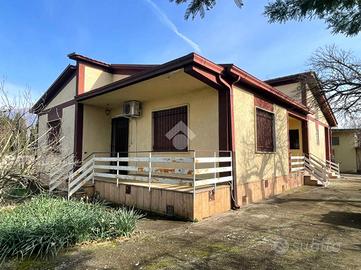 CASA INDIPENDENTE A CASTROCIELO