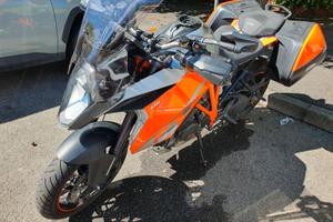 KTM 1290 SUPER DUKE GT 2016 con 24.700 km