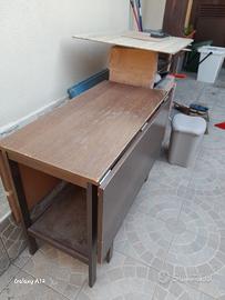 tavolo con doppia apertura con vano per sedie