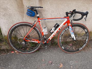 FOCUS IZALCO T. S SRAM FORCE 10 VEL COSMIC CARBON
