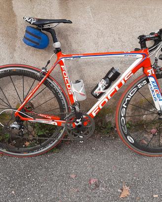 FOCUS IZALCO T. S SRAM FORCE 10 VEL COSMIC CARBON