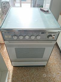 Cucina a Gas Gasfire con Forno – Da Revisionare /