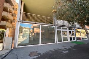 Fondo commerciale+magaz. nel corso di Marina di GR