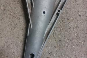 LIGIER JS50 BRACCIO SOSPENSIONE POSTERIORE SX