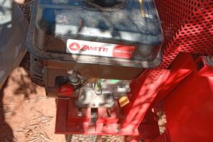 Scuotitore-raccoglitore per olive (semovente)
