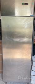 Congelatore verticale 700 litri