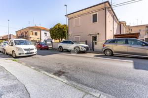 CASA SEMINDIPENDENTE A FERRARA
