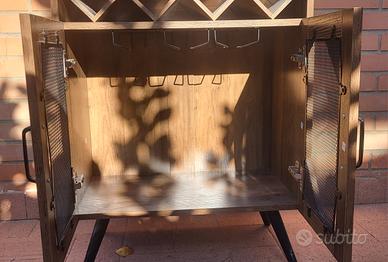 Mobiletto portabottiglie