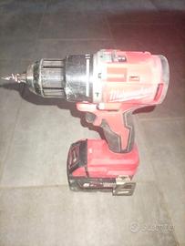 trapano  Milwaukee a percussione usato 3 volte