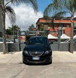 Lancia Ypsilon 1.0 FireFly 5 porte S&S Hybrid Silv