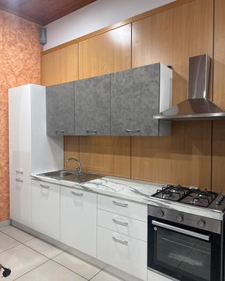 Cucina nuova completa di elettrodomestici 300cm