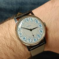 orologio sovietico vintage Pobeda carica manuale
