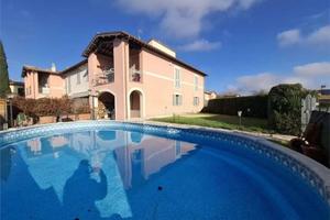 Villa di 270 m² con 5 locali e box auto doppio a S
