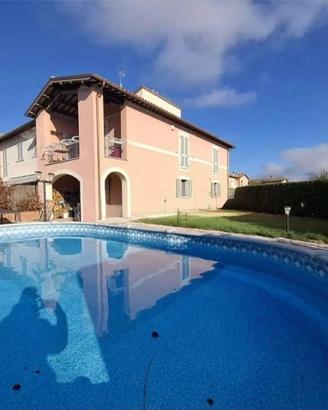 Villa di 270 m² con 5 locali e box auto doppio a S