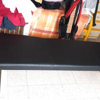 panca in formica con cuscino   per sedersi 