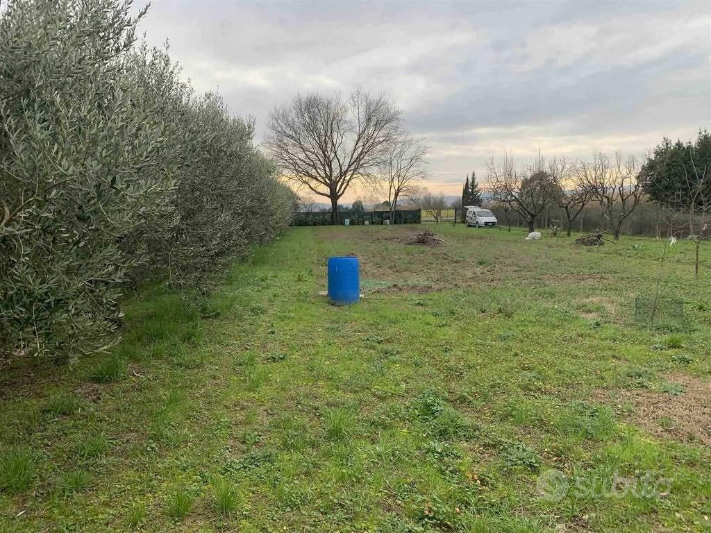 Terreno di 3300 m² a Campi Bisenzio - Vista 2