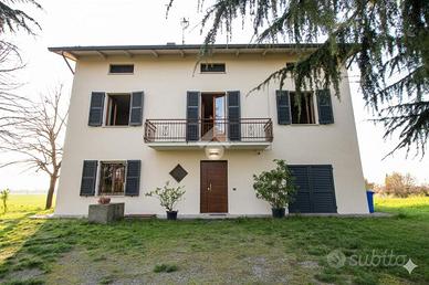 VILLA SINGOLA A MONTECHIARUGOLO