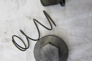 Tappo Con Filtro e Molla Scarico Olio Honda 125J