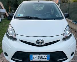 TOYOTA AYGO 1.0 BENZINA ANNO 2013 km 61.000 NEOPAT