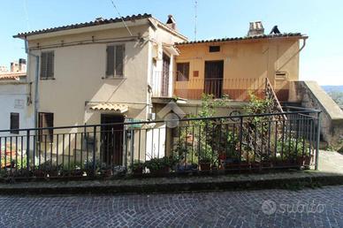 2 LOCALI A SCANDRIGLIA