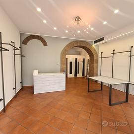 Arredamento negozio abbigliamento