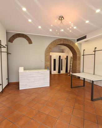 Arredamento negozio abbigliamento