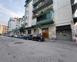 NEGOZIO A NAPOLI
