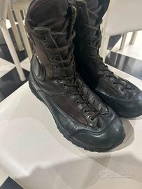 Anfibi militari estivi