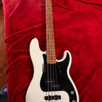 Basso Fender Squier