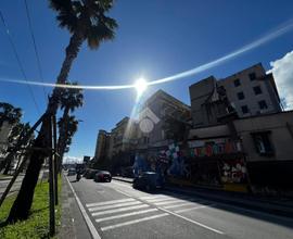 NEGOZIO A NAPOLI