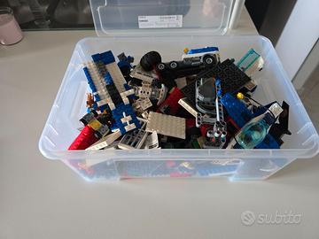 Mattoncini e personaggi Lego