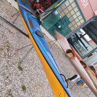 Canoa Inuk e carrellino trasporto