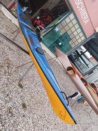 Canoa Inuk e carrellino trasporto